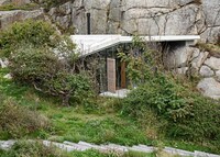 Slopping Cliffside Homes Image 6