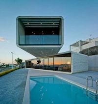 Cantilevered Concrete Homes Image 2