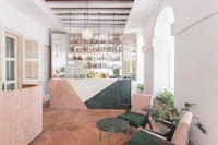 Chic National Monument Eateries Image 2