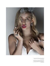 Sultry Glamour Shot Editorials Image 4