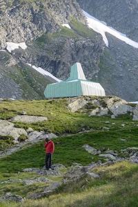 Off-Grid Mountain Shelters Image 7