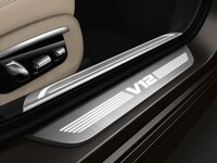 Zippy Luxury Sedans Image 5