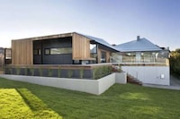 Contemporary Beach House Architecture Image 6