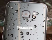 Speedy Waterproof Smartphones Image 5