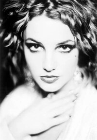 Retro-Glam Comebacks Image 2