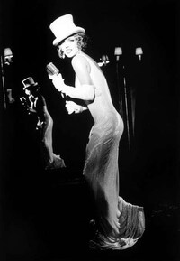 Retro-Glam Comebacks Image 4