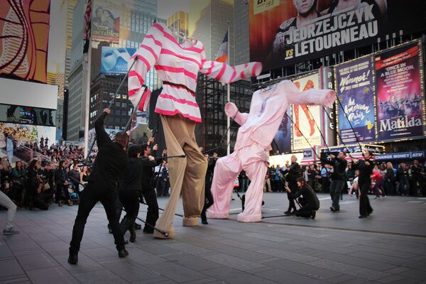 Combative Laundry Campaigns: This LG Marketing Stunt Has Delicates and ...