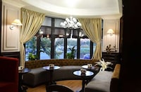 Cozy Mediterranean Eateries Image 6