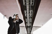 Ultra-Comfortable Headphones Image 3