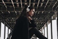 Ultra-Comfortable Headphones Image 4