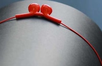 Wearable Tangle-Free Headphones Image 5