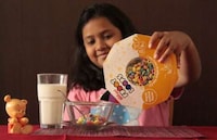 Polygonal Cereal Packaging Image 3