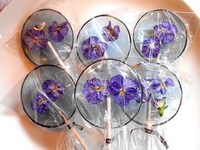 Edible Flower Lollipops Image 2