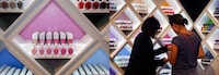 Dynamic Nail Polish Displays Image 2