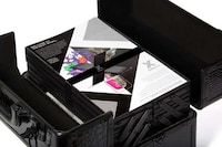 Dynamic Nail Polish Displays Image 4