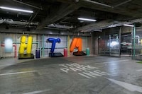 Parking Lot Shops Image 7