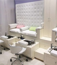 Comfortable Nail Bars Image 2