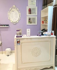Comfortable Nail Bars Image 5