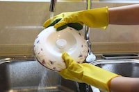 Scrubber-Embedded Cleaning Gloves Image 2