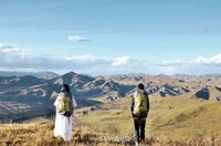 Travelling Newlywed Photography Image 6