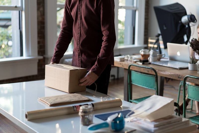 P2P Parcel Pickup Services