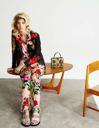 Patterned Retro Fashion Image 4