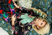 Patterned Retro Fashion Image 7
