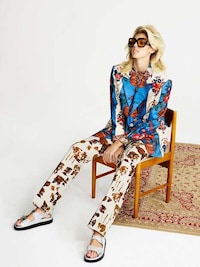 Patterned Retro Fashion Image 8