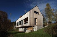 Subtly Cantilevered Houses Image 2