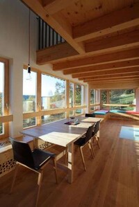 Subtly Cantilevered Houses Image 7