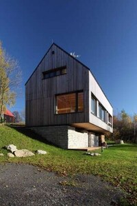Subtly Cantilevered Houses Image 8