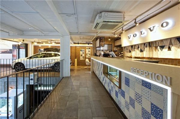 Car Dealership Cafes