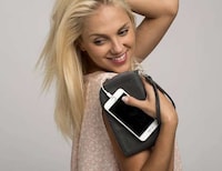 Smartphone-Charging Clutches Image 3