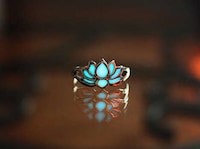 Fairy-Like Illuminated Jewelry Image 8