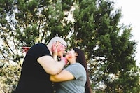 Murder-Themed Marriage Photos Image 4