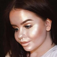 Highlighter-Only Makeup Looks Image 2