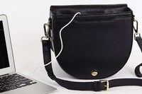 Phone-Charging Smart Bags Image 4