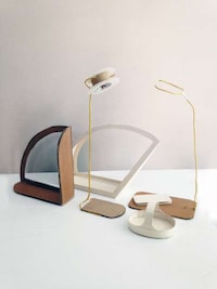 Smartphone-Surrendering Lamps Image 2