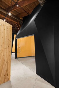 Architecture-Preserving Offices Image 7