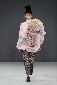 Recycled Fabric Fashion Lines Image 7