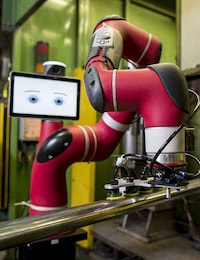 Smart Electronics Manufacturing Robots Image 5