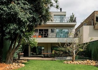 Tree-Textured Home Exteriors Image 2