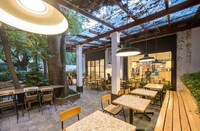 Plant-Covered Cafes Image 5