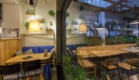 Plant-Covered Cafes Image 6