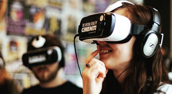 16 Virtual Reality Media Examples
