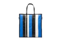 $2000 Laundry Bags Image 2