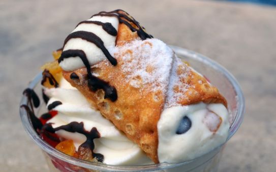 Hybrid Cannoli Cupcakes