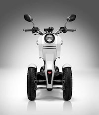 Three-Wheeled Eco Scooters Image 2