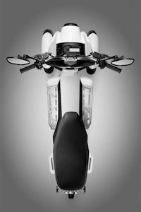 Three-Wheeled Eco Scooters Image 6