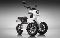 Three-Wheeled Eco Scooters Image 8